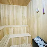 Apartment Centre Pool