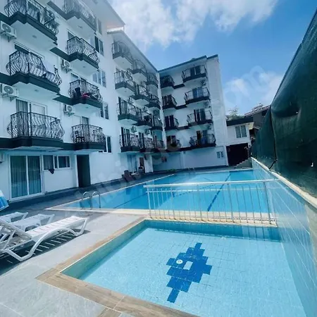 Centre Pool * Side