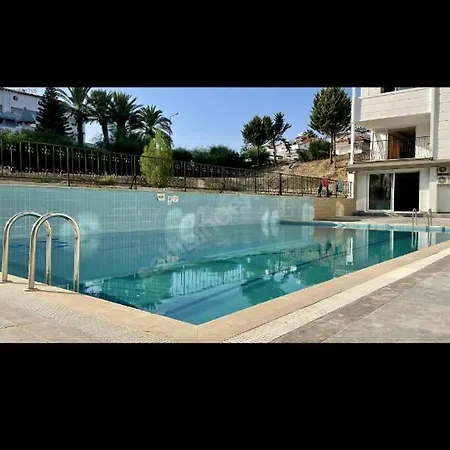 Centre Pool Apartment