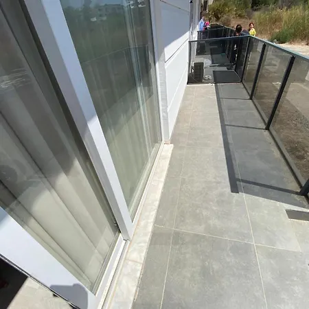Centre Pool Daire Side