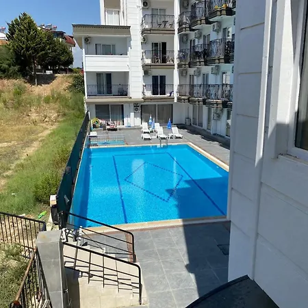 Centre Pool * Side